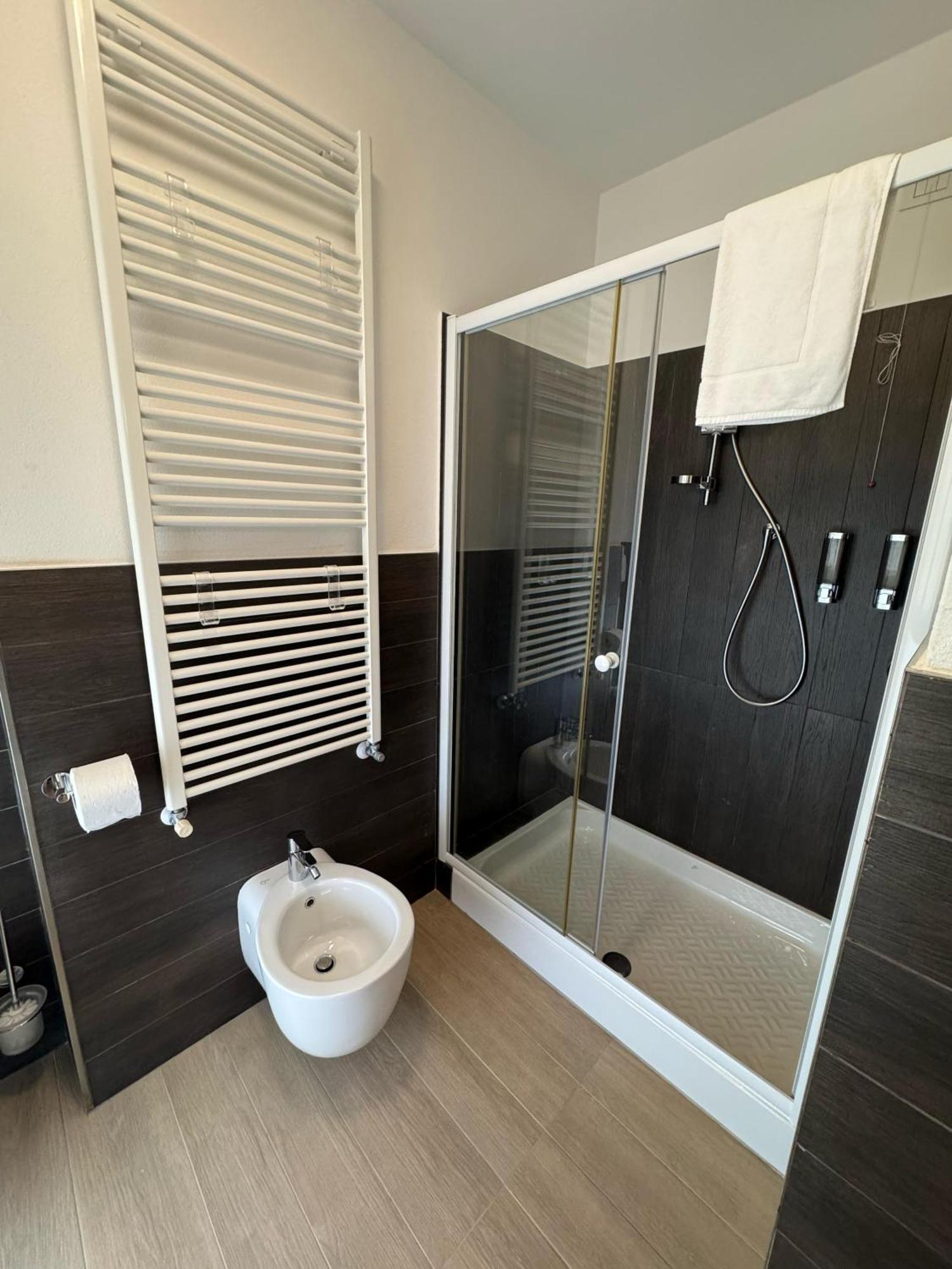 Hotel Villa Mary Santa Maria Di Sala Ngoại thất bức ảnh