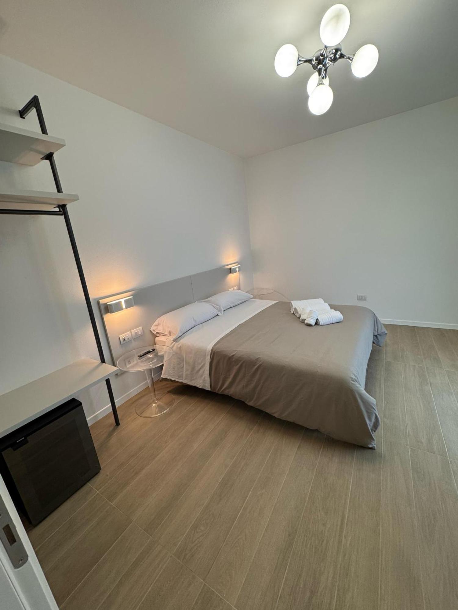 Hotel Villa Mary Santa Maria Di Sala Ngoại thất bức ảnh
