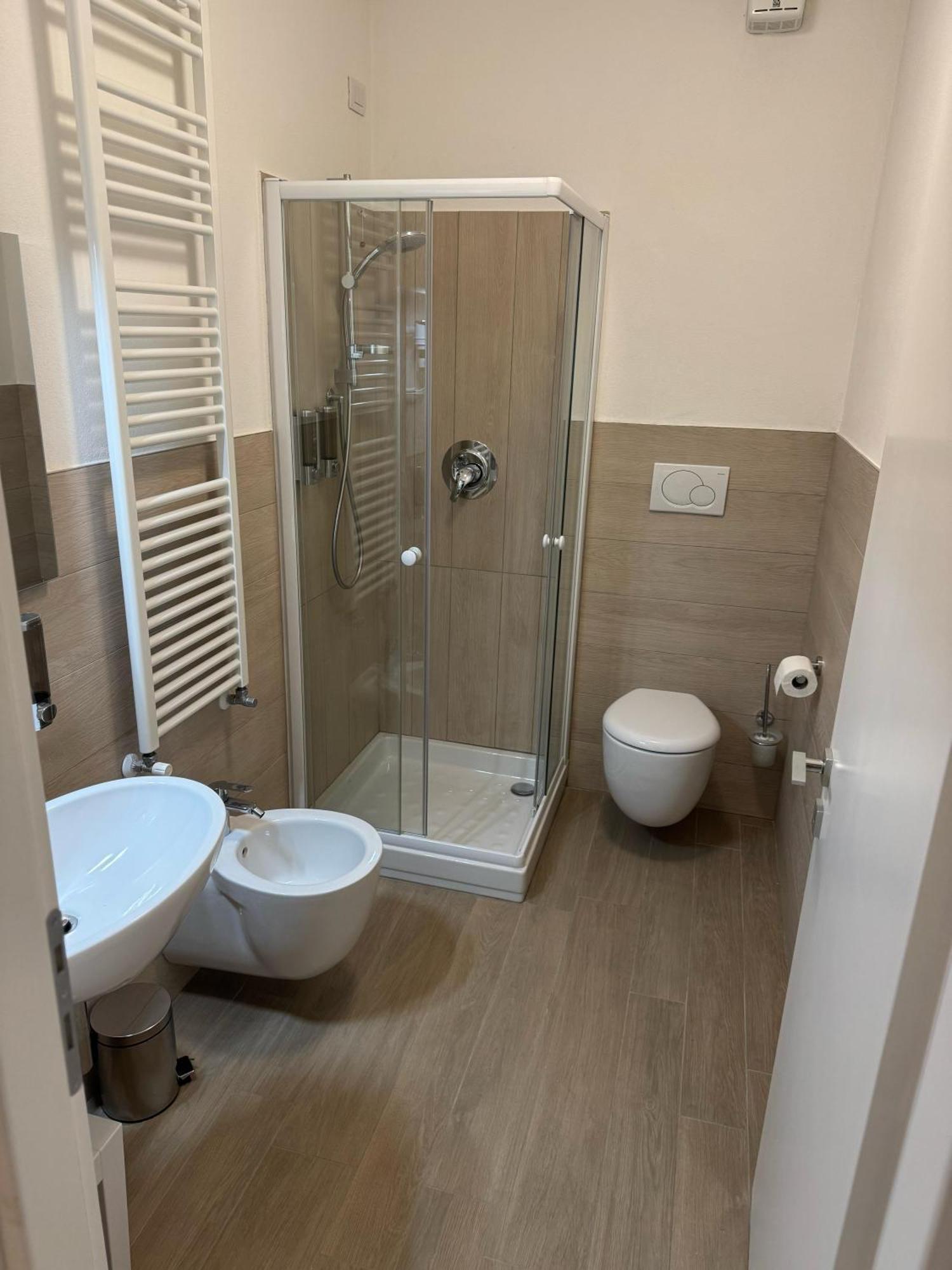 Hotel Villa Mary Santa Maria Di Sala Ngoại thất bức ảnh