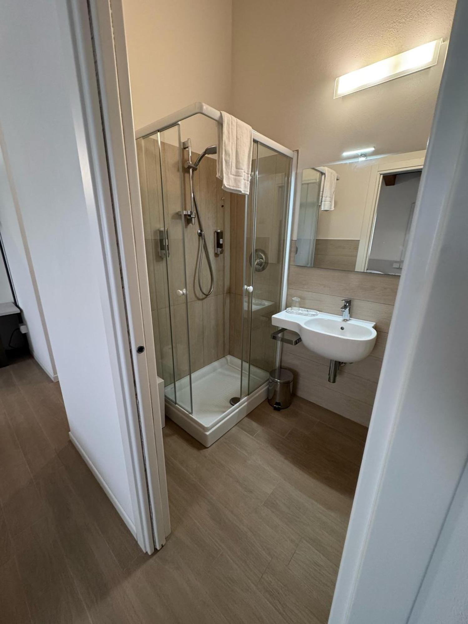 Hotel Villa Mary Santa Maria Di Sala Ngoại thất bức ảnh