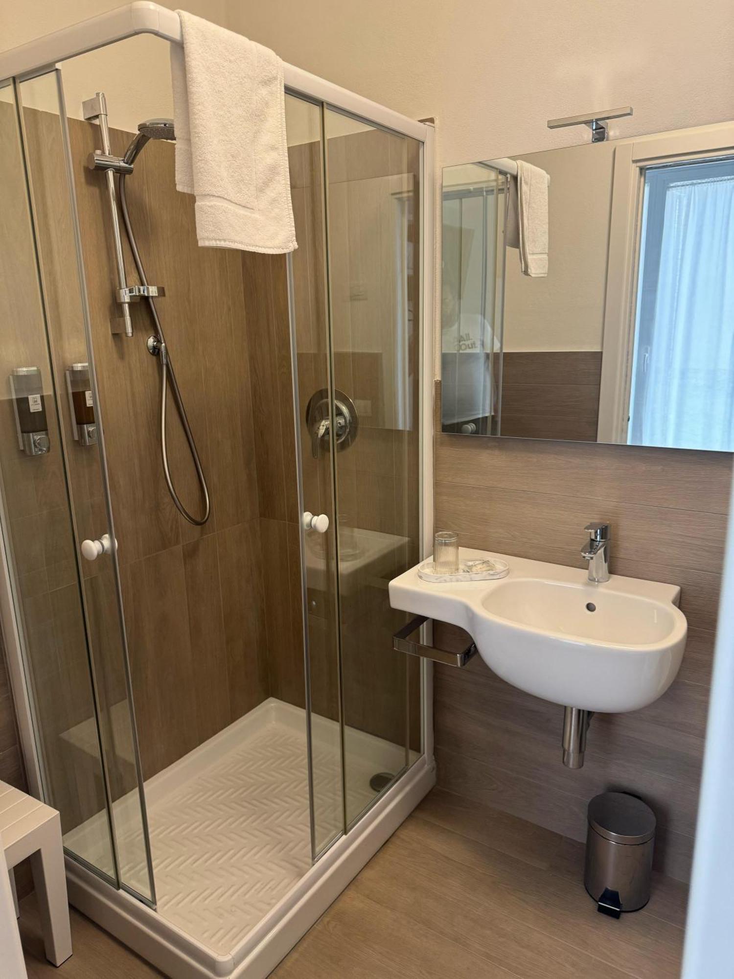 Hotel Villa Mary Santa Maria Di Sala Ngoại thất bức ảnh