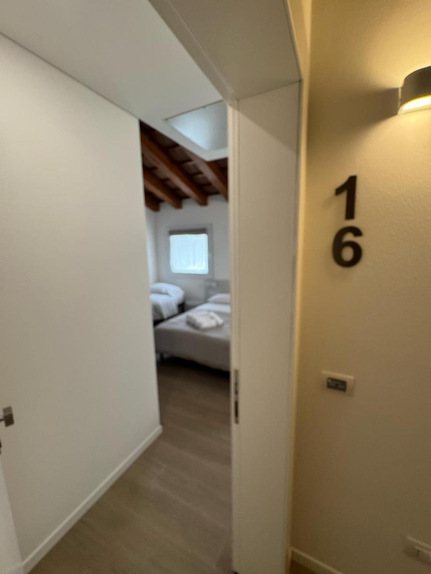 Hotel Villa Mary Santa Maria Di Sala Ngoại thất bức ảnh
